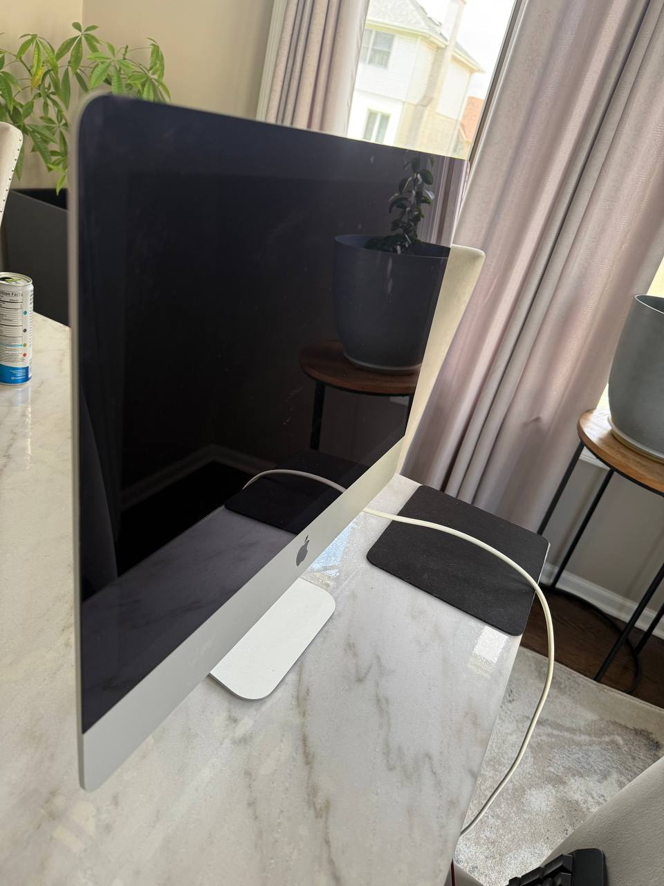 Apple iMac 21.5-inch All-in-One Desktop Computer – Silver